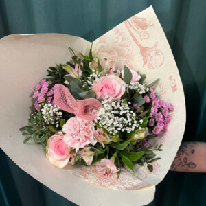 Livraison d'un bouquet de rose pale · Fêtes des mères 2025 · Fleuriste Fouras, La Rochelle, Rochefort
