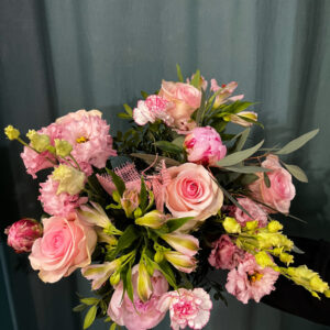 Livraison d'un bouquet tout rose · Fêtes des mères 2025 · Fleuriste Fouras, La Rochelle, Rochefort