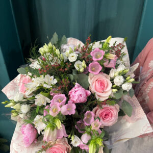 Livraison d'un gros bouquet · Fêtes des mères 2025 · Fleuriste Fouras, La Rochelle, Rochefort